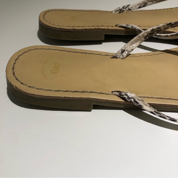 Gap Snakeskin Print flip flop Sandals size 9 - Picture 4 of 5